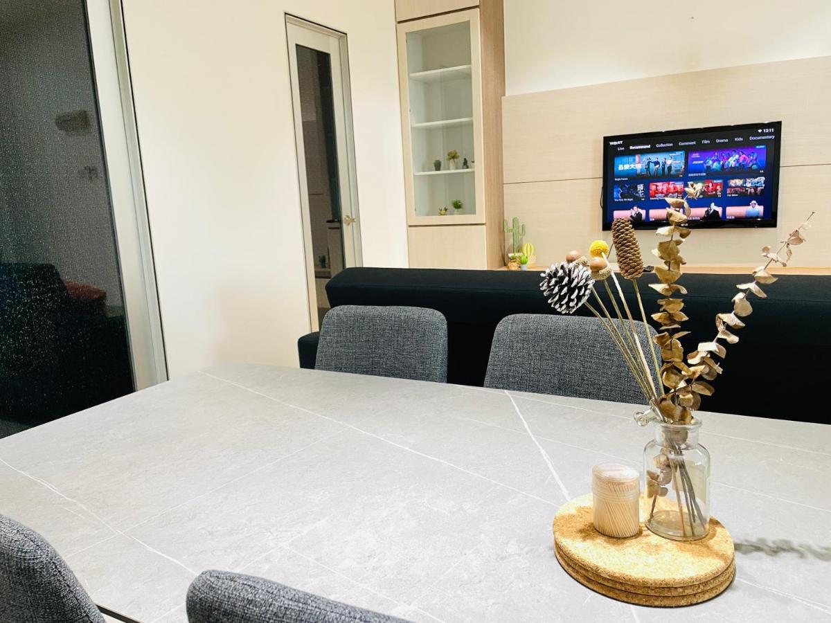 Palazio Mount Austin 2Br Studio Pool View With Tv Box-3 Plus 1 Pax C2-07 Johor Bahru Exterior photo