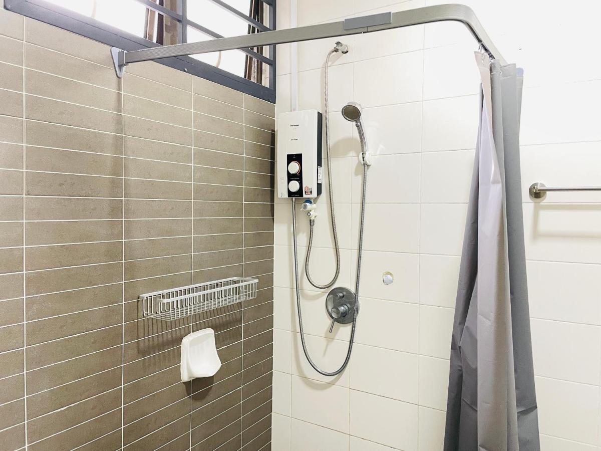 Palazio Mount Austin 2Br Studio Pool View With Tv Box-3 Plus 1 Pax C2-07 Johor Bahru Exterior photo