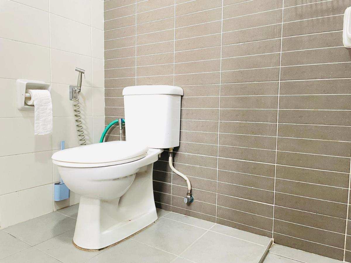 Palazio Mount Austin 2Br Studio Pool View With Tv Box-3 Plus 1 Pax C2-07 Johor Bahru Exterior photo