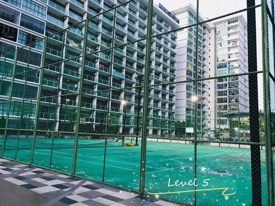 Palazio Mount Austin 2Br Studio Pool View With Tv Box-3 Plus 1 Pax C2-07 Johor Bahru Exterior photo