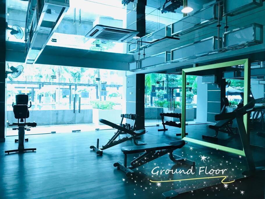 Palazio Mount Austin 2Br Studio Pool View With Tv Box-3 Plus 1 Pax C2-07 Johor Bahru Exterior photo