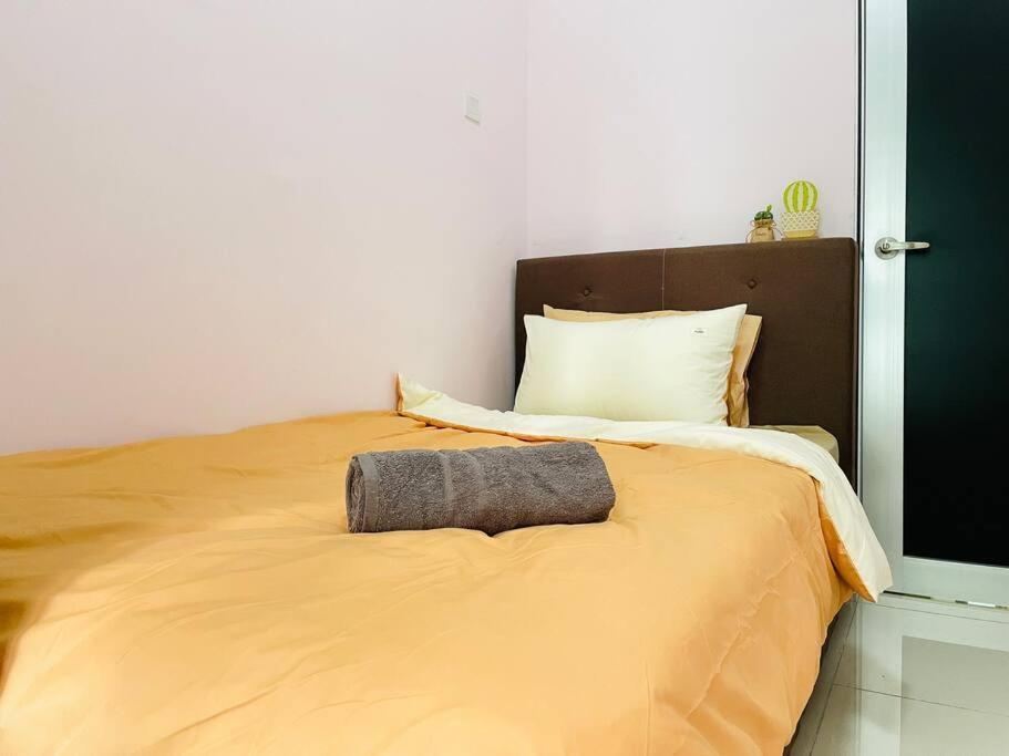 Palazio Mount Austin 2Br Studio Pool View With Tv Box-3 Plus 1 Pax C2-07 Johor Bahru Exterior photo